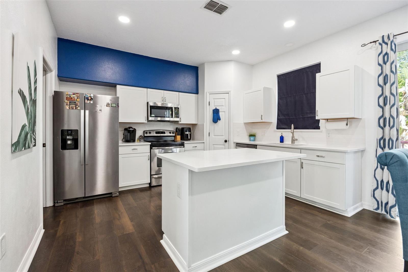 Image 16 of 59 For 137 Oak View Place