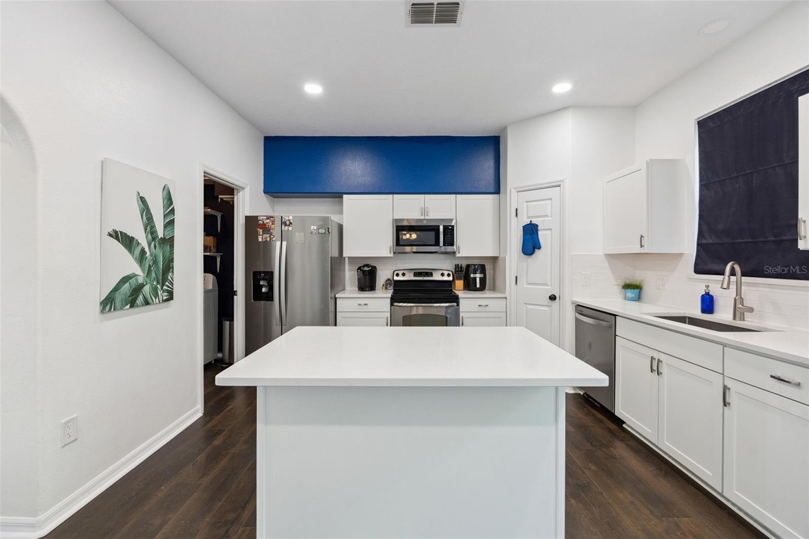 Image 17 of 59 For 137 Oak View Place