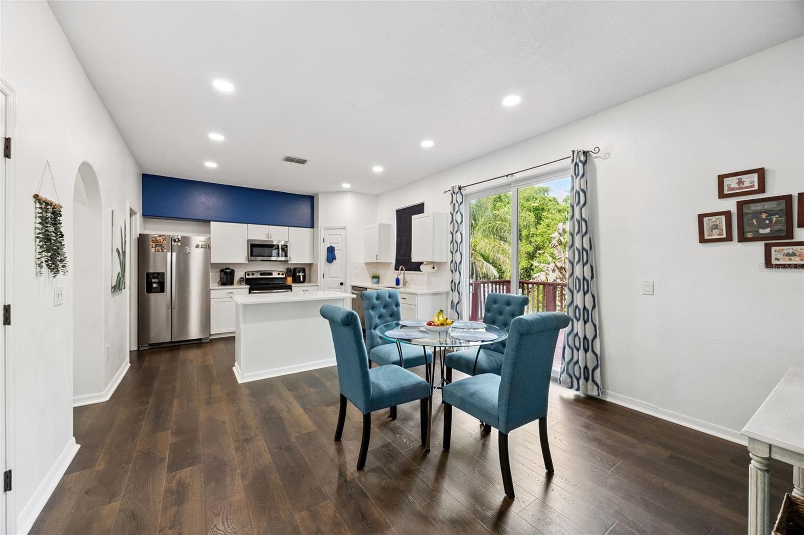 Image 20 of 59 For 137 Oak View Place