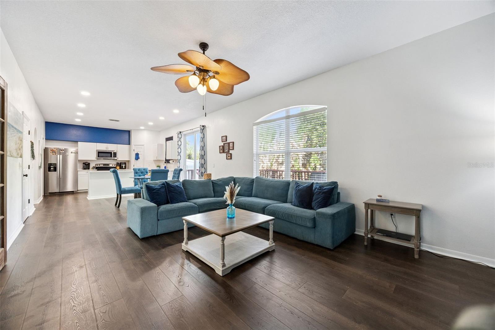 Image 22 of 59 For 137 Oak View Place