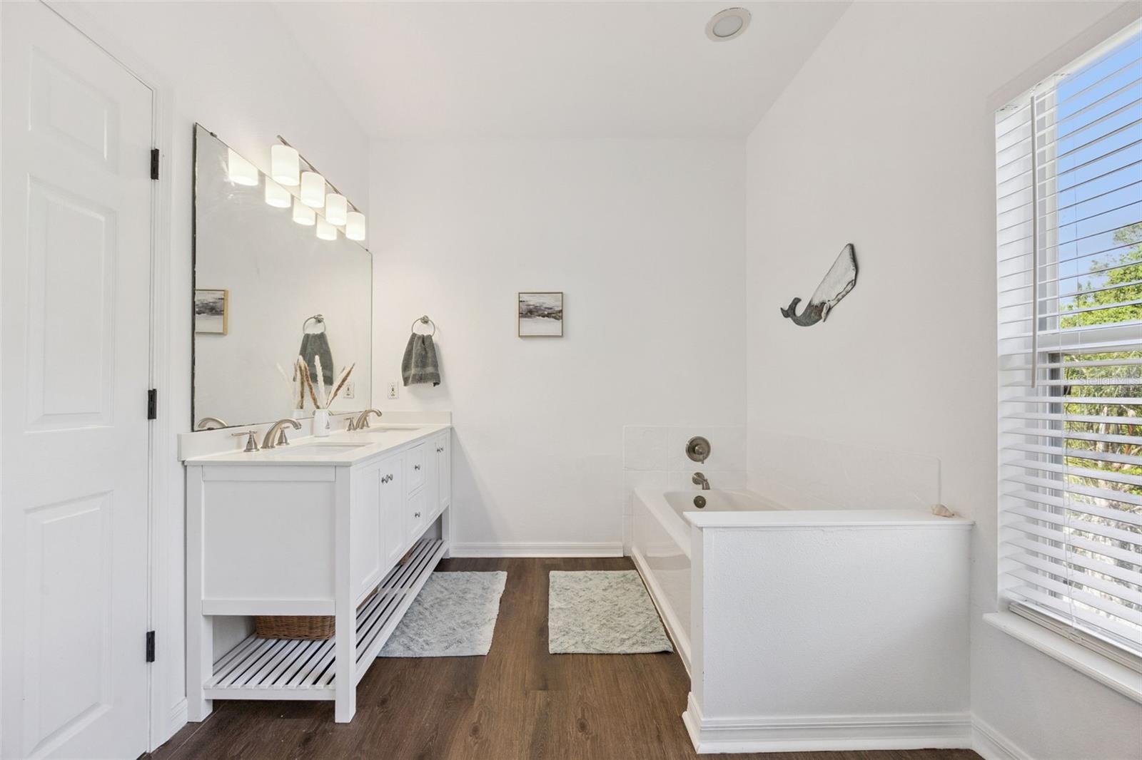 Image 37 of 59 For 137 Oak View Place