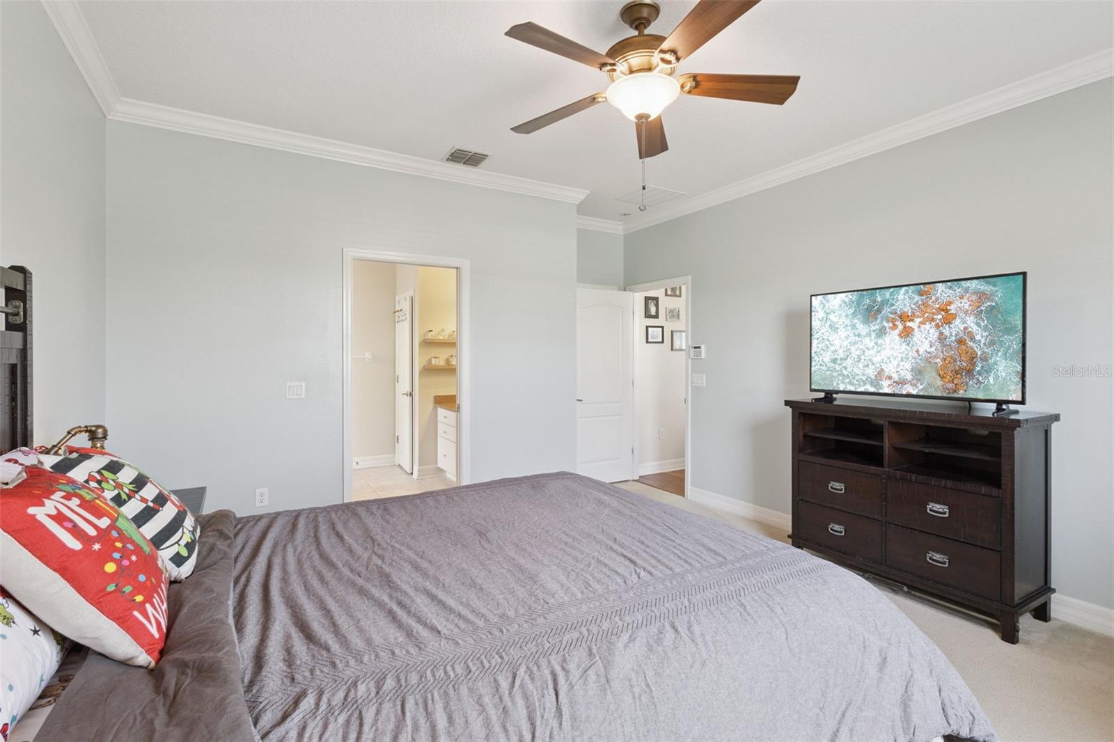 Image 19 of 46 For 287 Fallen Oak Court