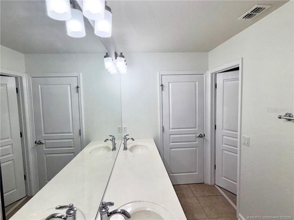 Image 18 of 33 For 12804 Salomon Cove Drive