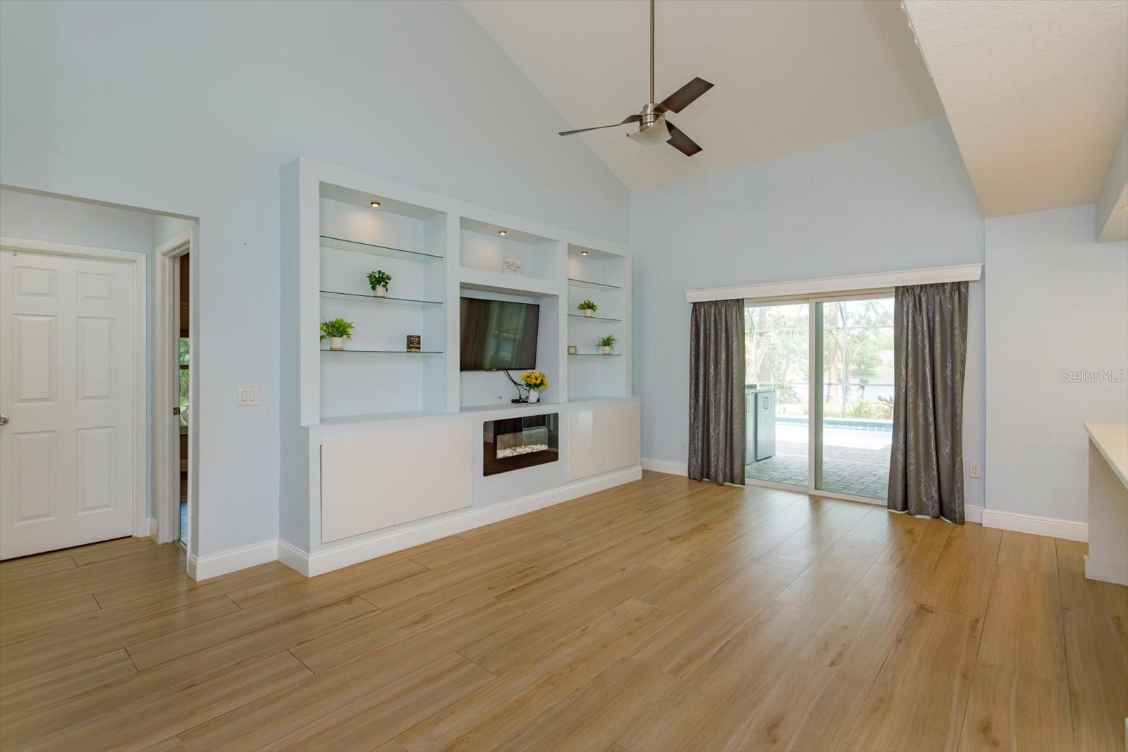 Image 11 of 46 For 515 Huxford Court