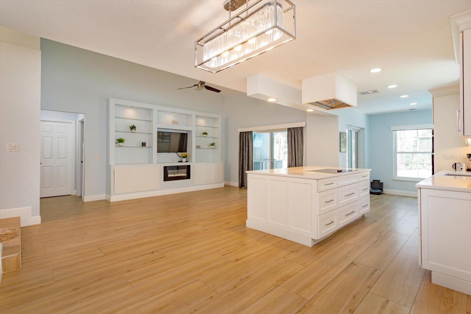 Image 16 of 46 For 515 Huxford Court