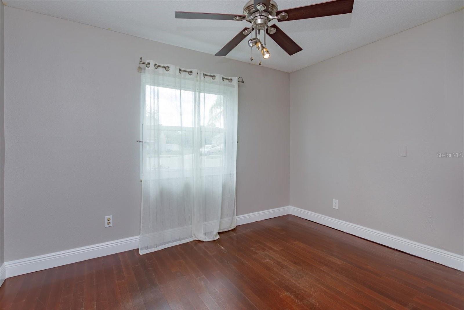 Image 27 of 46 For 515 Huxford Court