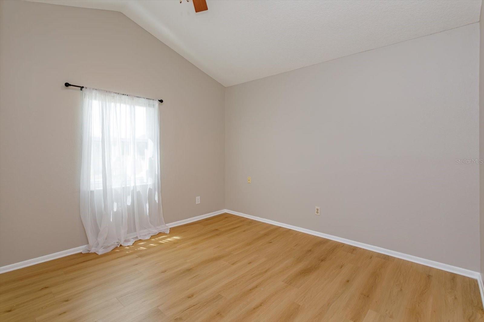 Image 33 of 46 For 515 Huxford Court