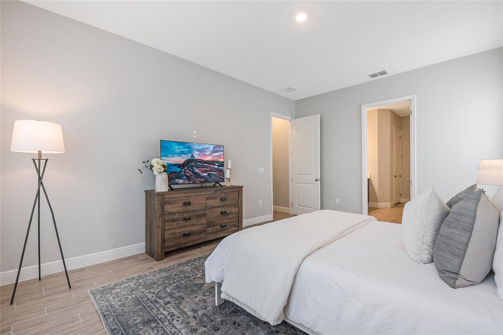 Image 16 of 84 For 10657 Marconi Avenue