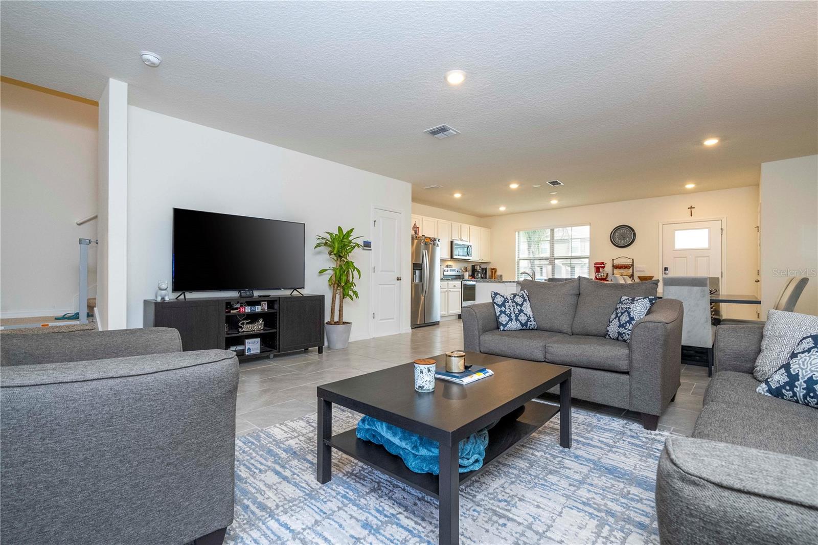 Image 21 of 47 For 12032 Holystone Street