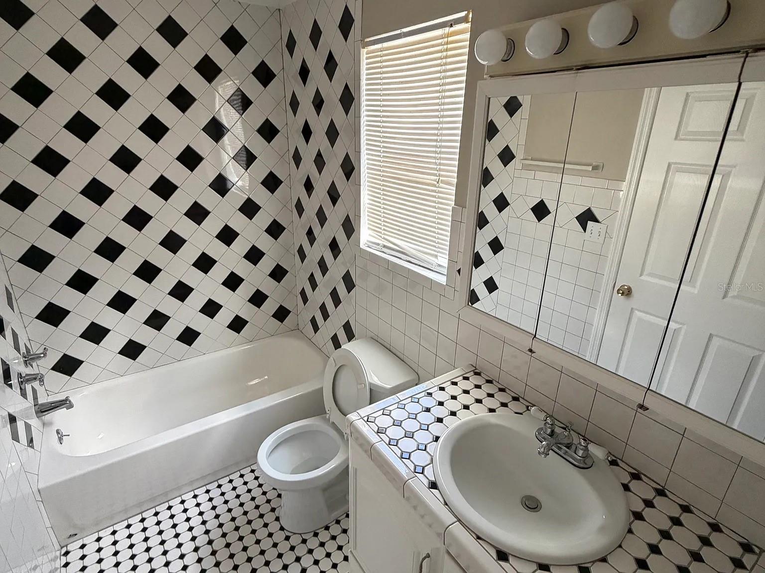 Image 10 of 11 For 1931 Staunton Avenue