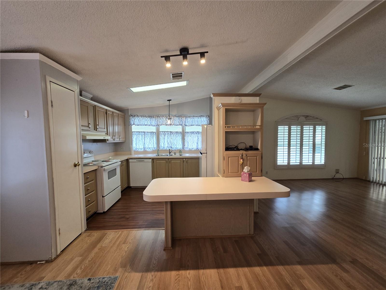 Image 23 of 29 For 4122 Greenbluff Road 821