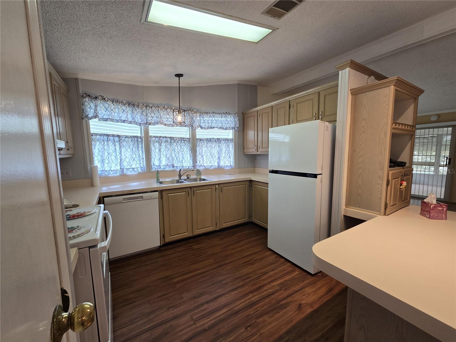 Image 24 of 29 For 4122 Greenbluff Road 821