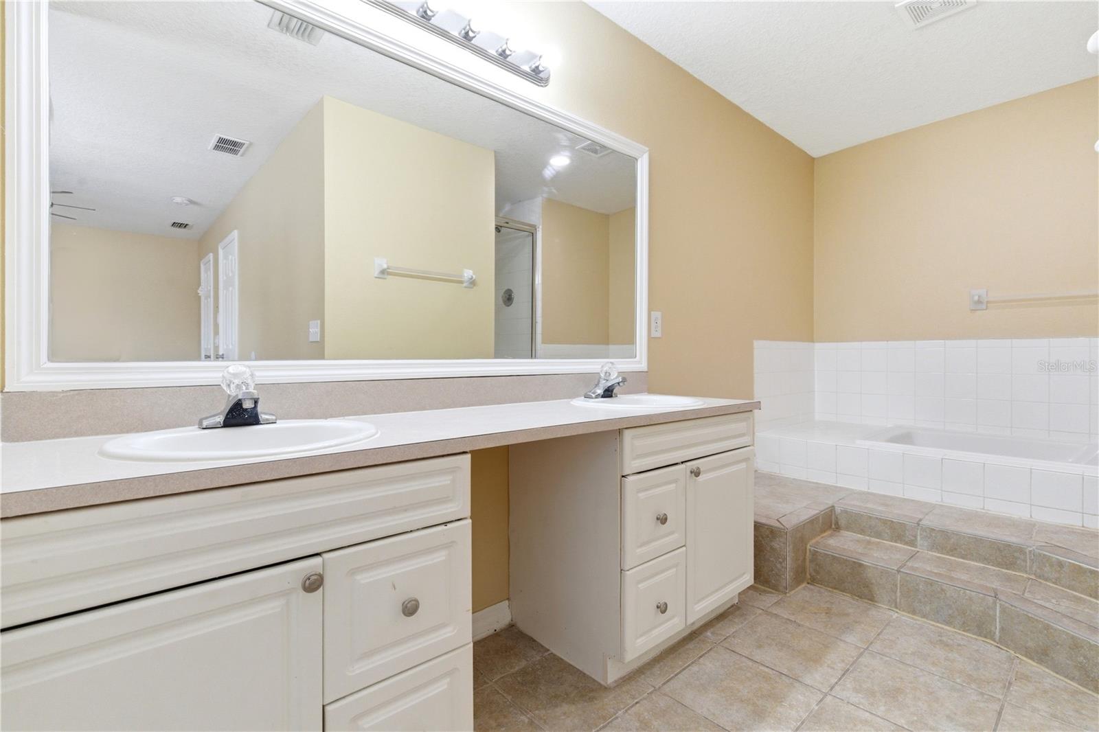 Image 17 of 23 For 623 Coconut Palm Way 0