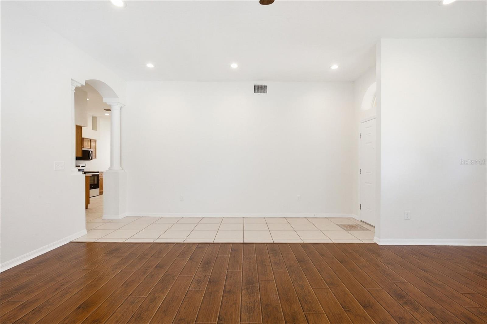 Image 10 of 43 For 15511 Montilla Loop