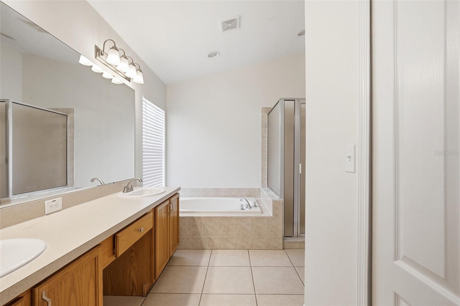 Image 35 of 43 For 15511 Montilla Loop