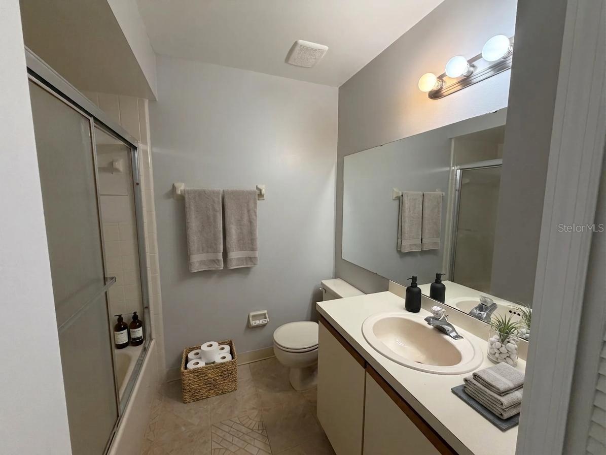 Image 10 of 41 For 50 Lakepointe Circle