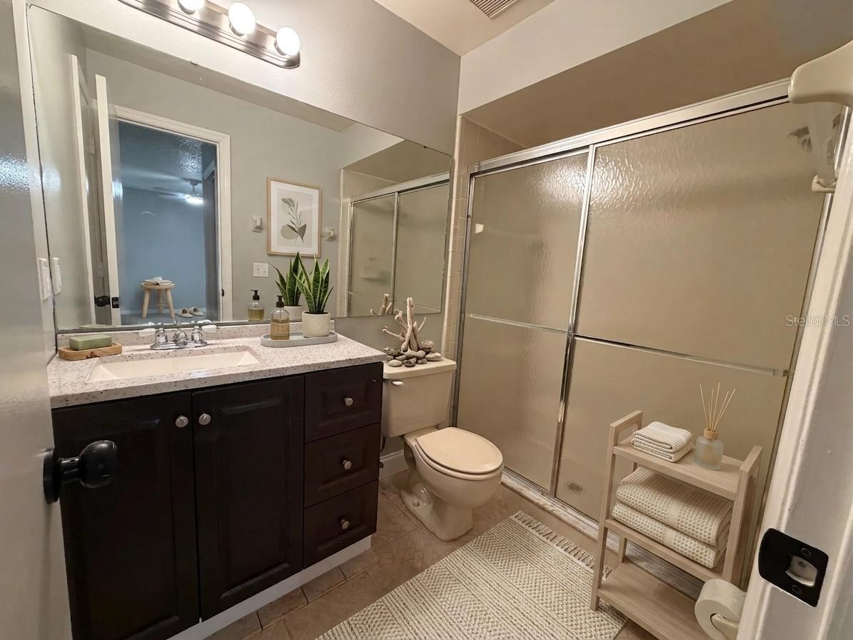 Image 13 of 41 For 50 Lakepointe Circle