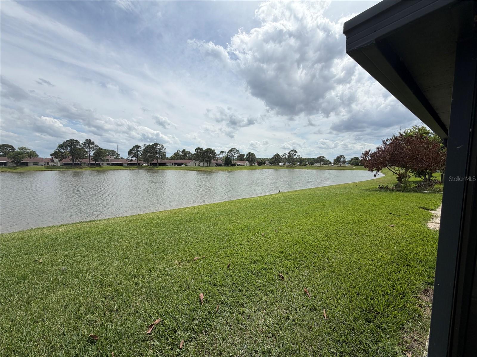 Image 18 of 41 For 50 Lakepointe Circle
