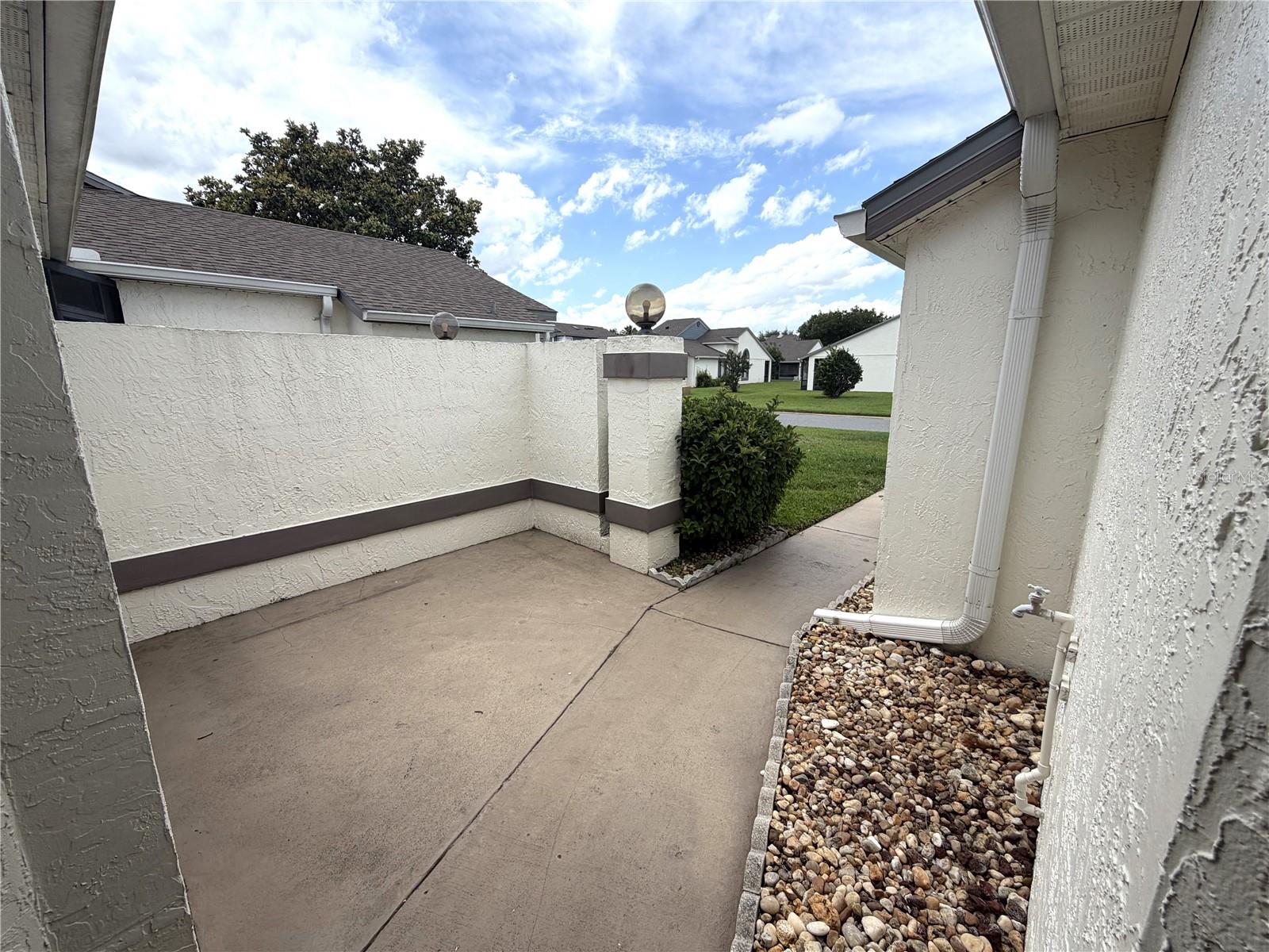 Image 25 of 41 For 50 Lakepointe Circle