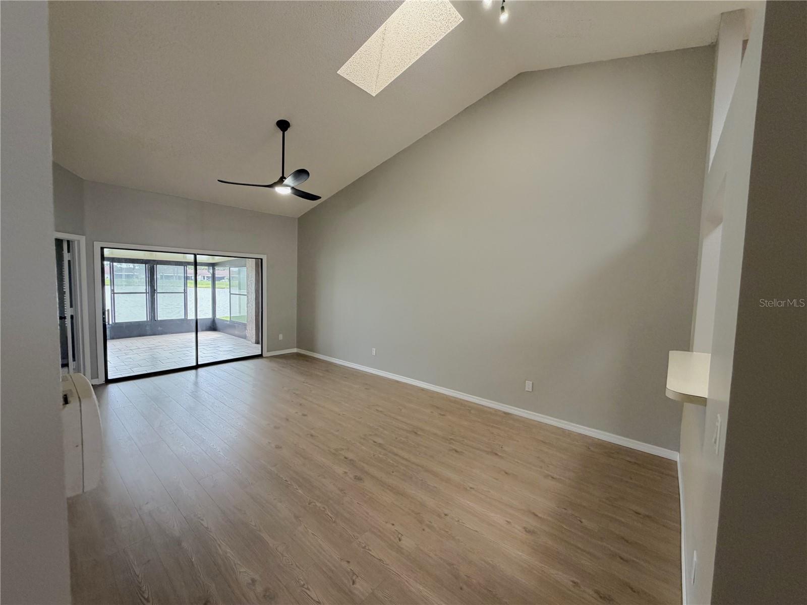 Image 27 of 41 For 50 Lakepointe Circle