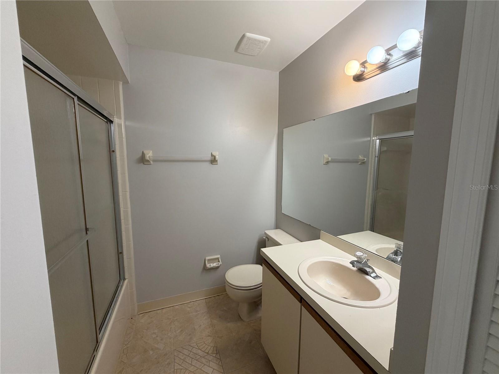 Image 33 of 41 For 50 Lakepointe Circle
