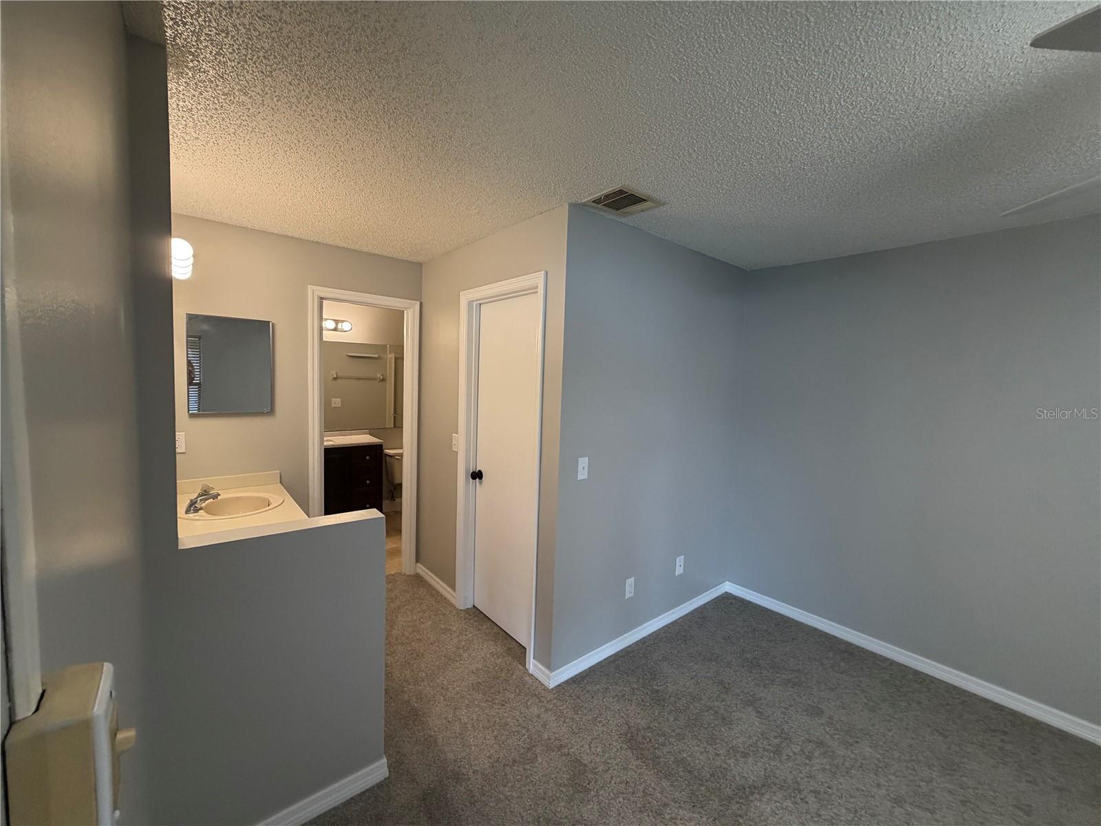 Image 37 of 41 For 50 Lakepointe Circle