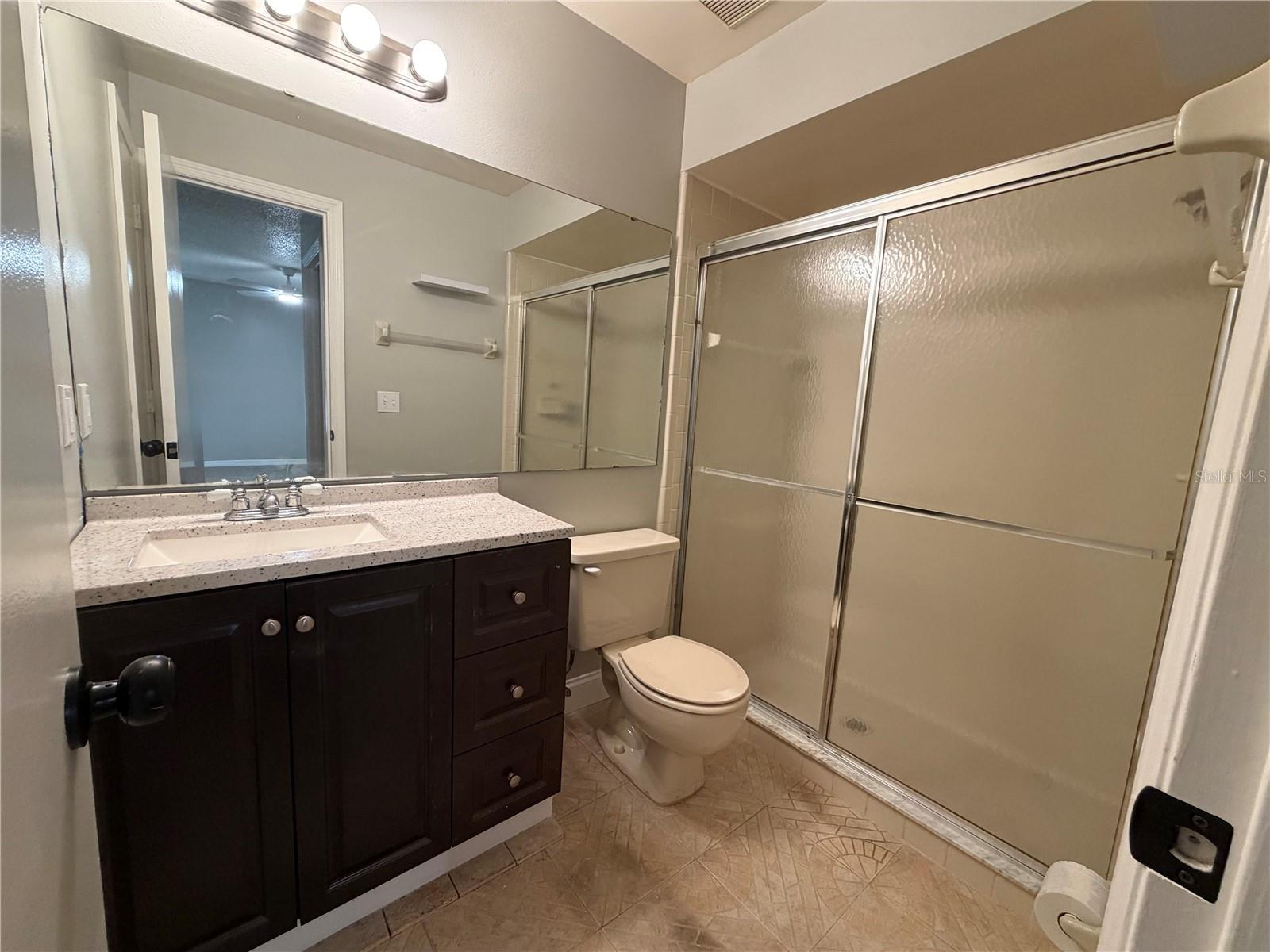 Image 38 of 41 For 50 Lakepointe Circle