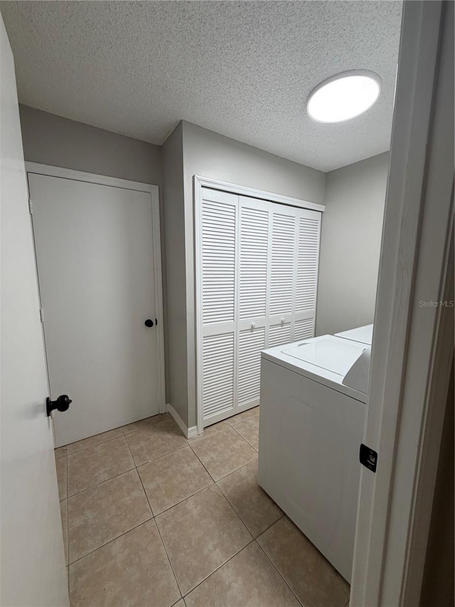 Image 40 of 41 For 50 Lakepointe Circle