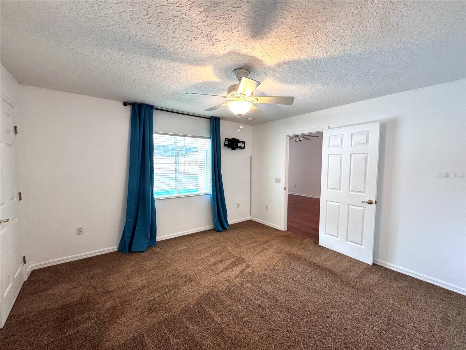 Image 20 of 25 For 205 Paradise Woods Place