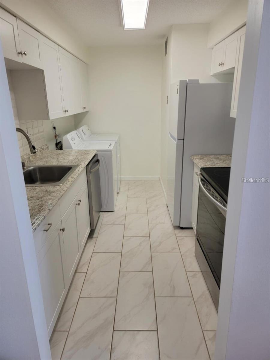 Image 9 of 14 For 524 Orange Drive 21