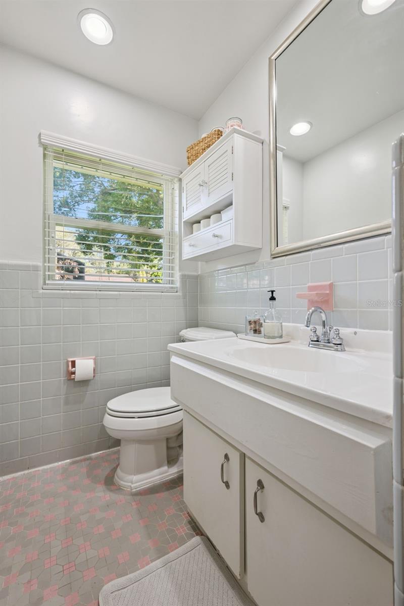 Image 16 of 35 For 1215 Ridgecrest Rd Road