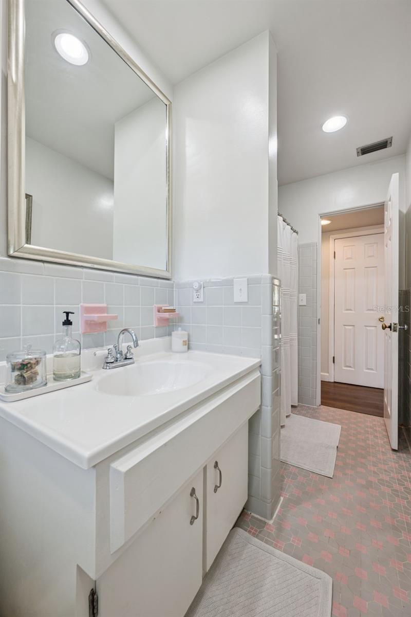 Image 17 of 35 For 1215 Ridgecrest Rd Road