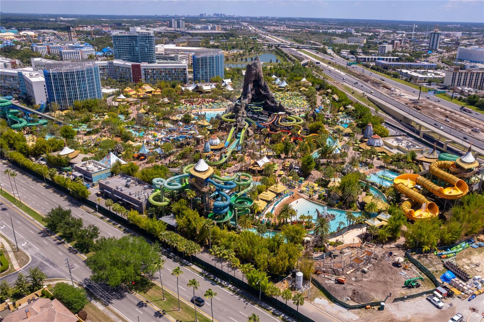 Image 5 of 40 For 6825 Dolce Street