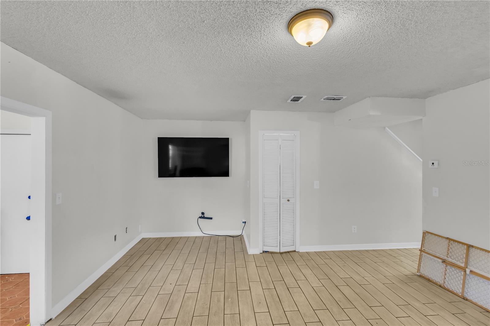 Image 11 of 32 For 477 Green Spring Circle