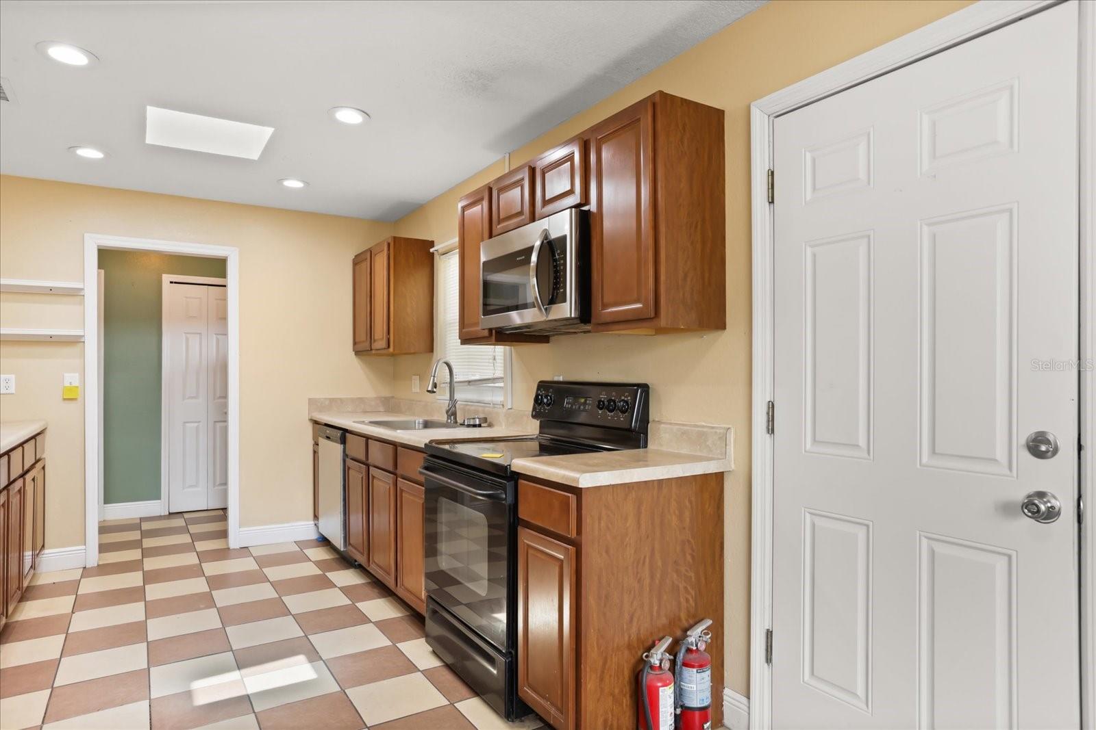 Image 3 of 30 For 1739 Hinckley Road