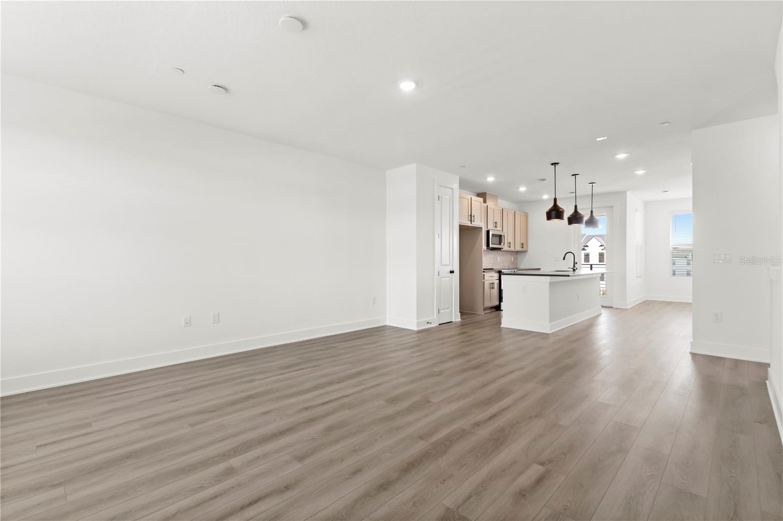 Image 10 of 39 For 15363 Hamlin Park Drive