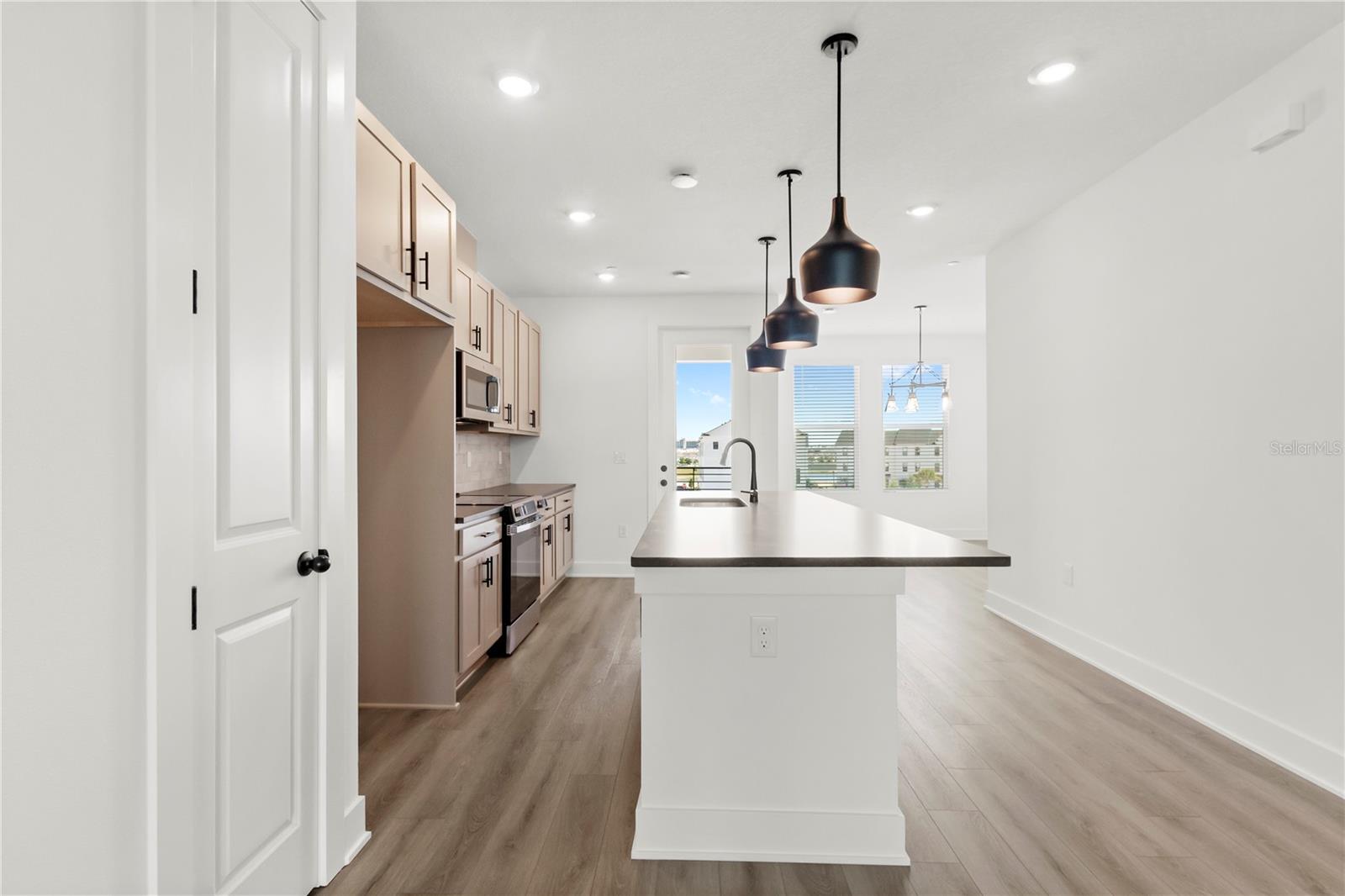 Image 14 of 39 For 15363 Hamlin Park Drive