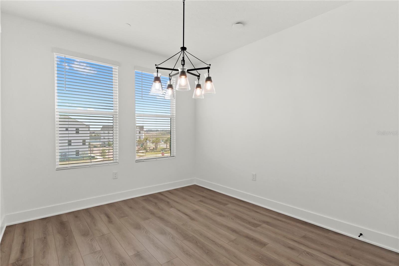 Image 15 of 39 For 15363 Hamlin Park Drive