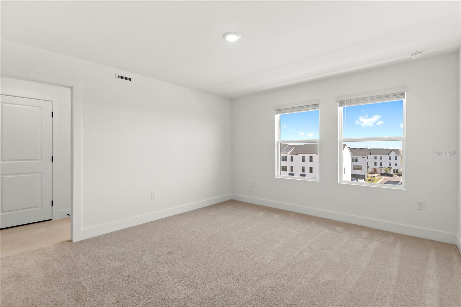 Image 17 of 39 For 15363 Hamlin Park Drive