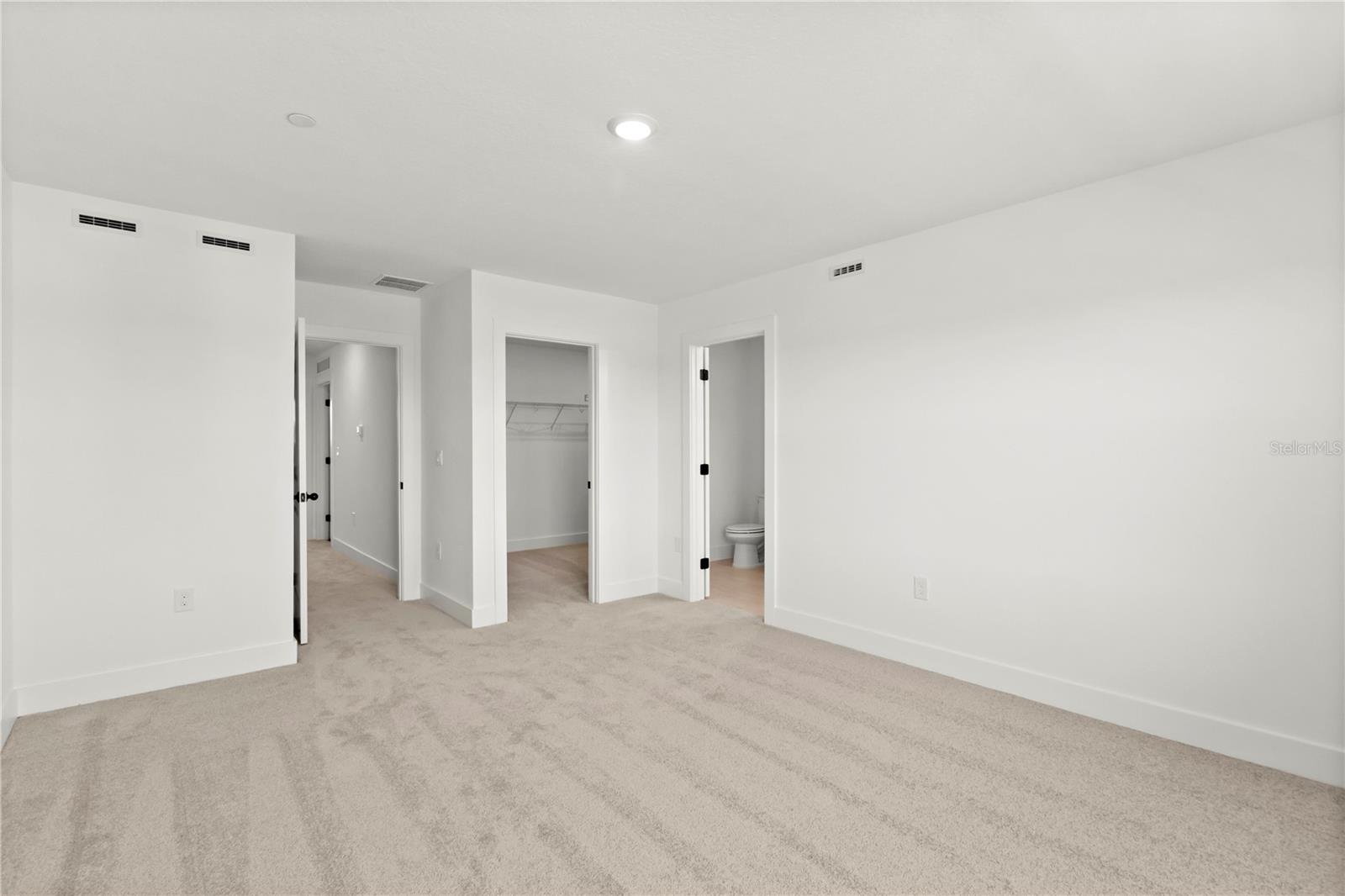 Image 18 of 39 For 15363 Hamlin Park Drive