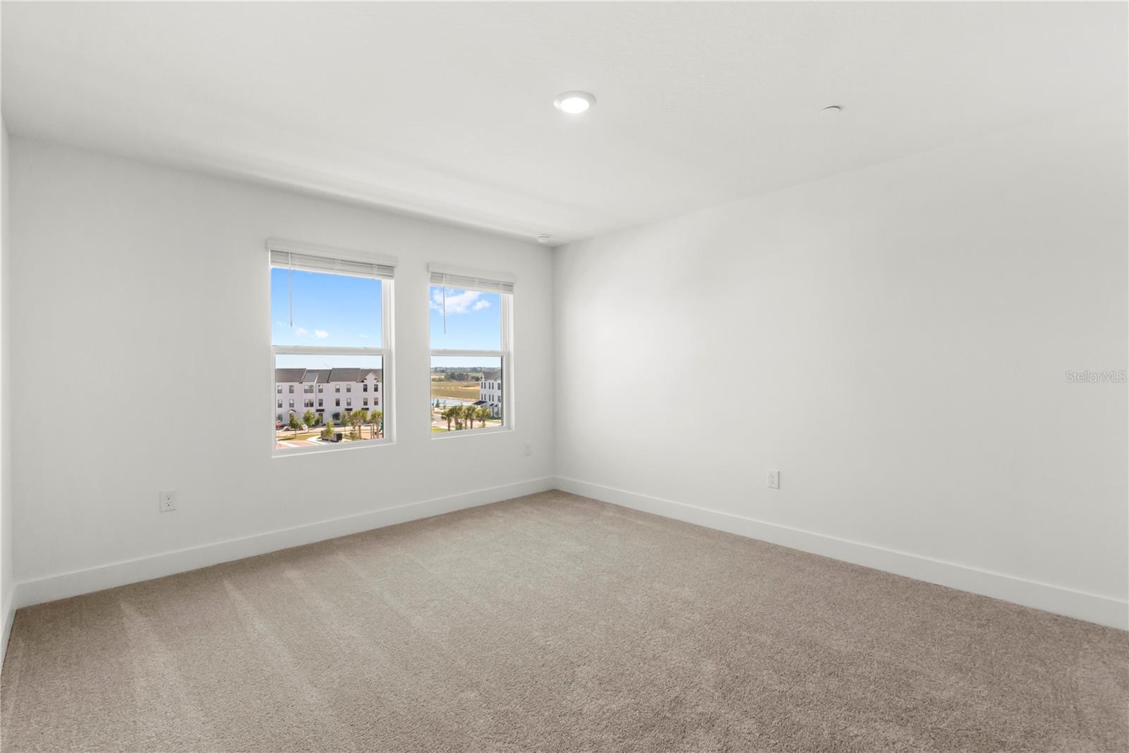 Image 19 of 39 For 15363 Hamlin Park Drive