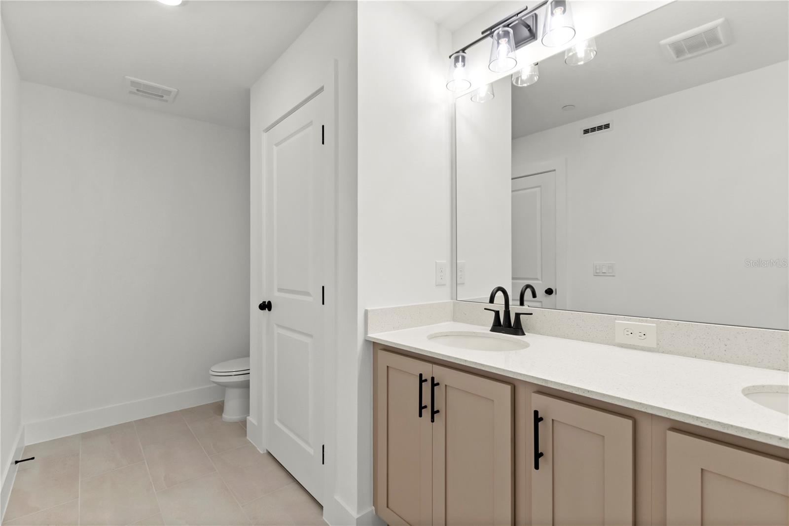 Image 22 of 39 For 15363 Hamlin Park Drive