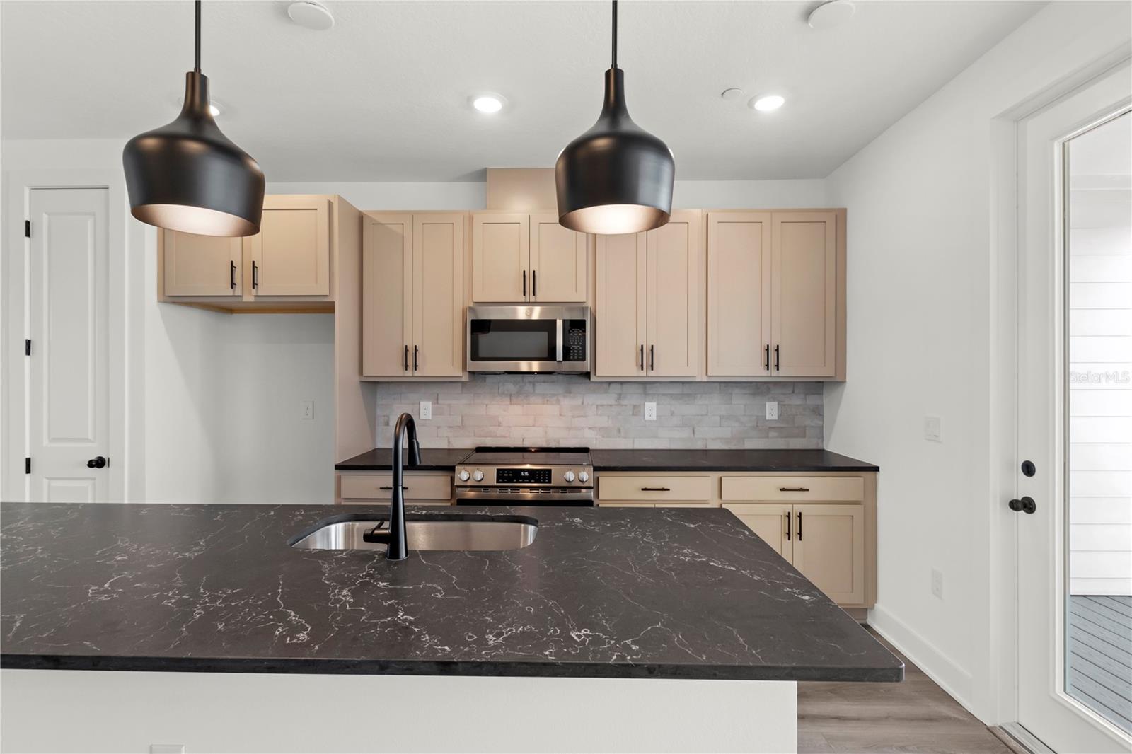 Image 27 of 39 For 15363 Hamlin Park Drive