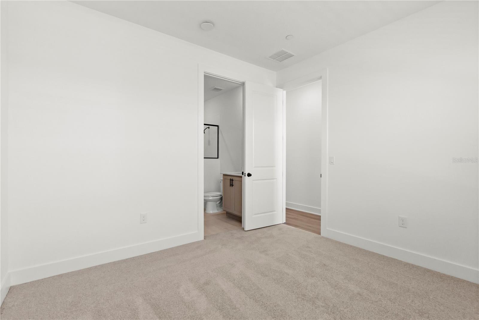 Image 4 of 39 For 15363 Hamlin Park Drive