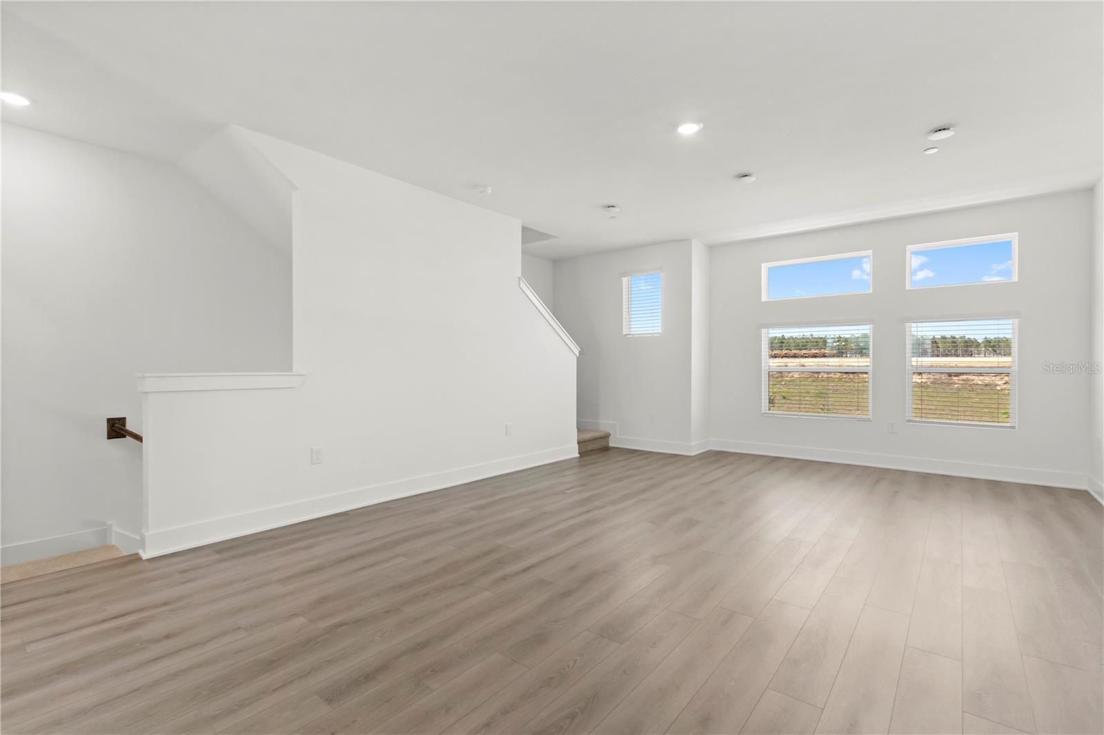 Image 8 of 39 For 15363 Hamlin Park Drive