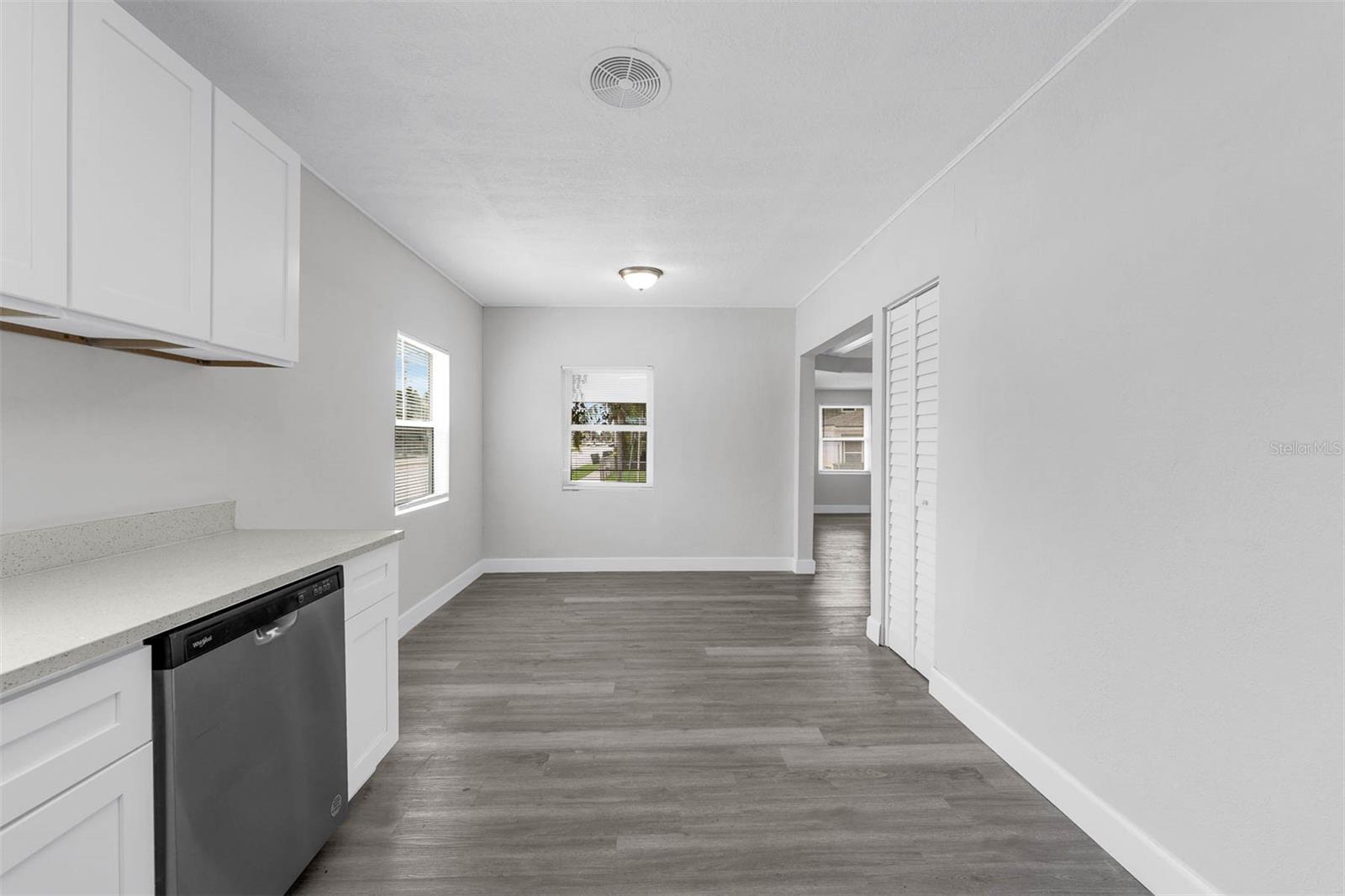Image 12 of 41 For 550 Ridgewood Avenue