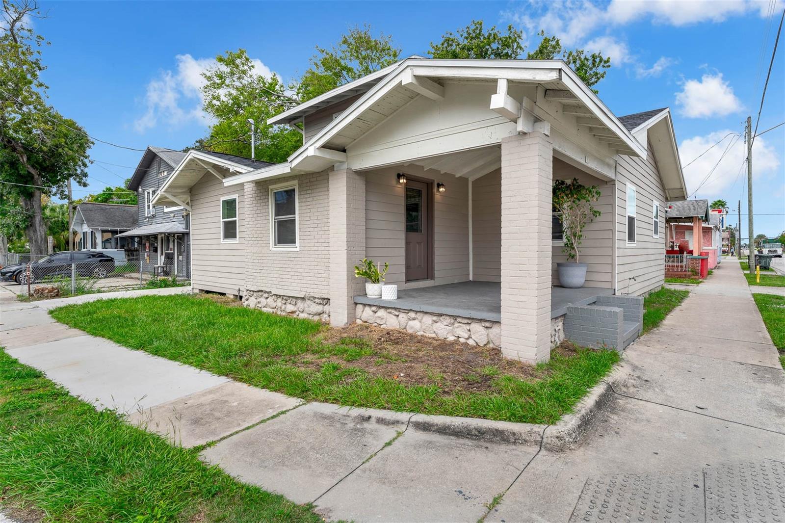 Image 2 of 41 For 550 Ridgewood Avenue