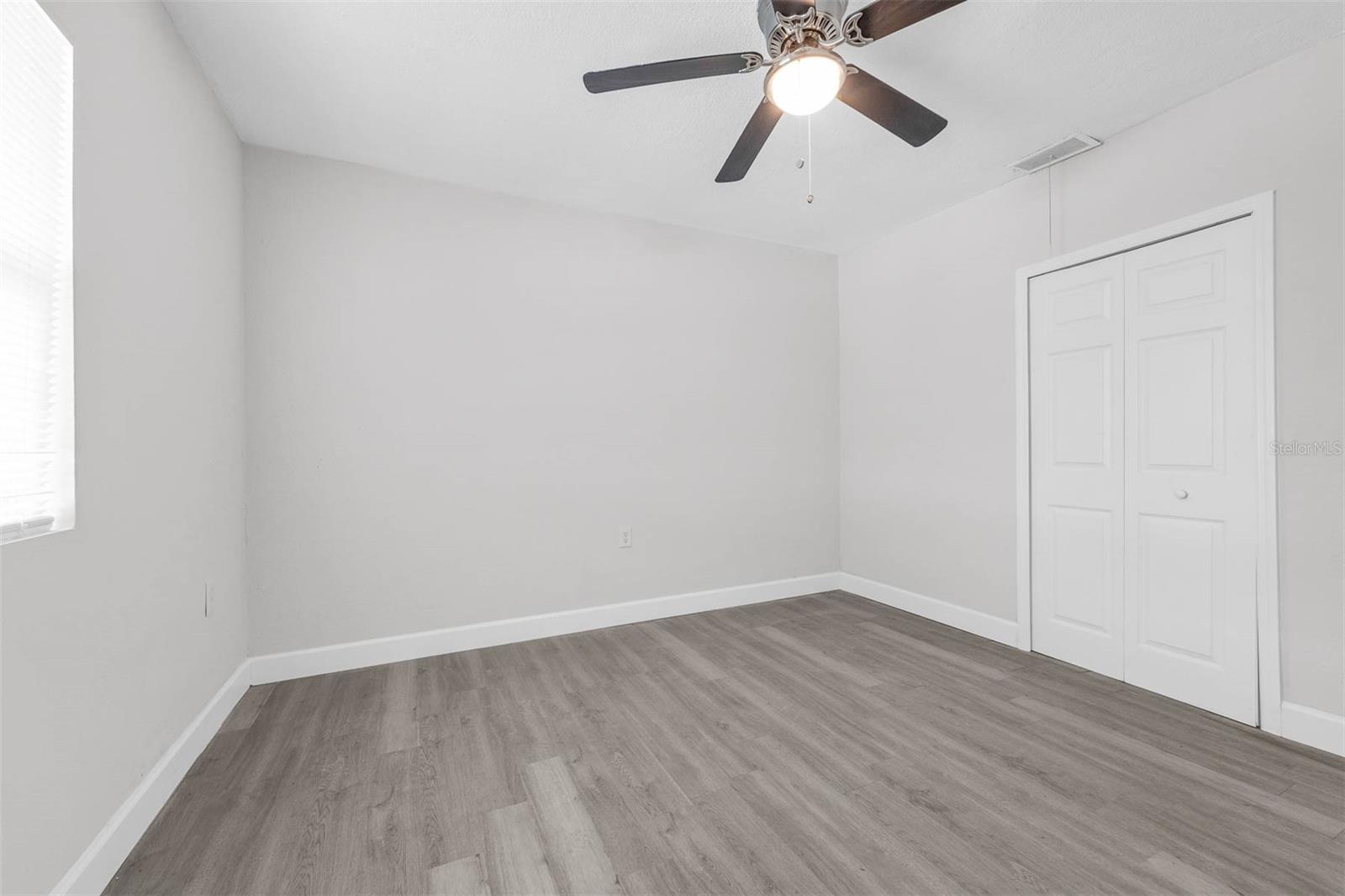 Image 33 of 41 For 550 Ridgewood Avenue