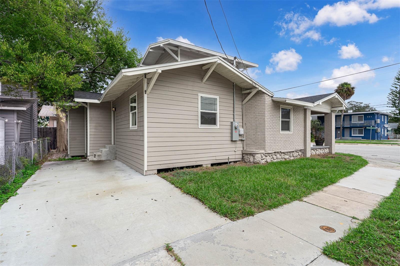 Image 5 of 41 For 550 Ridgewood Avenue