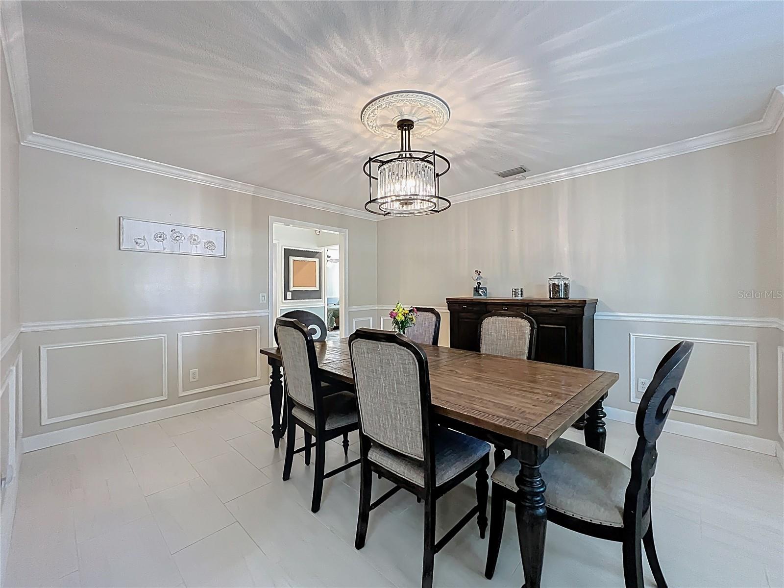 Image 14 of 100 For 839 Deerwood Avenue